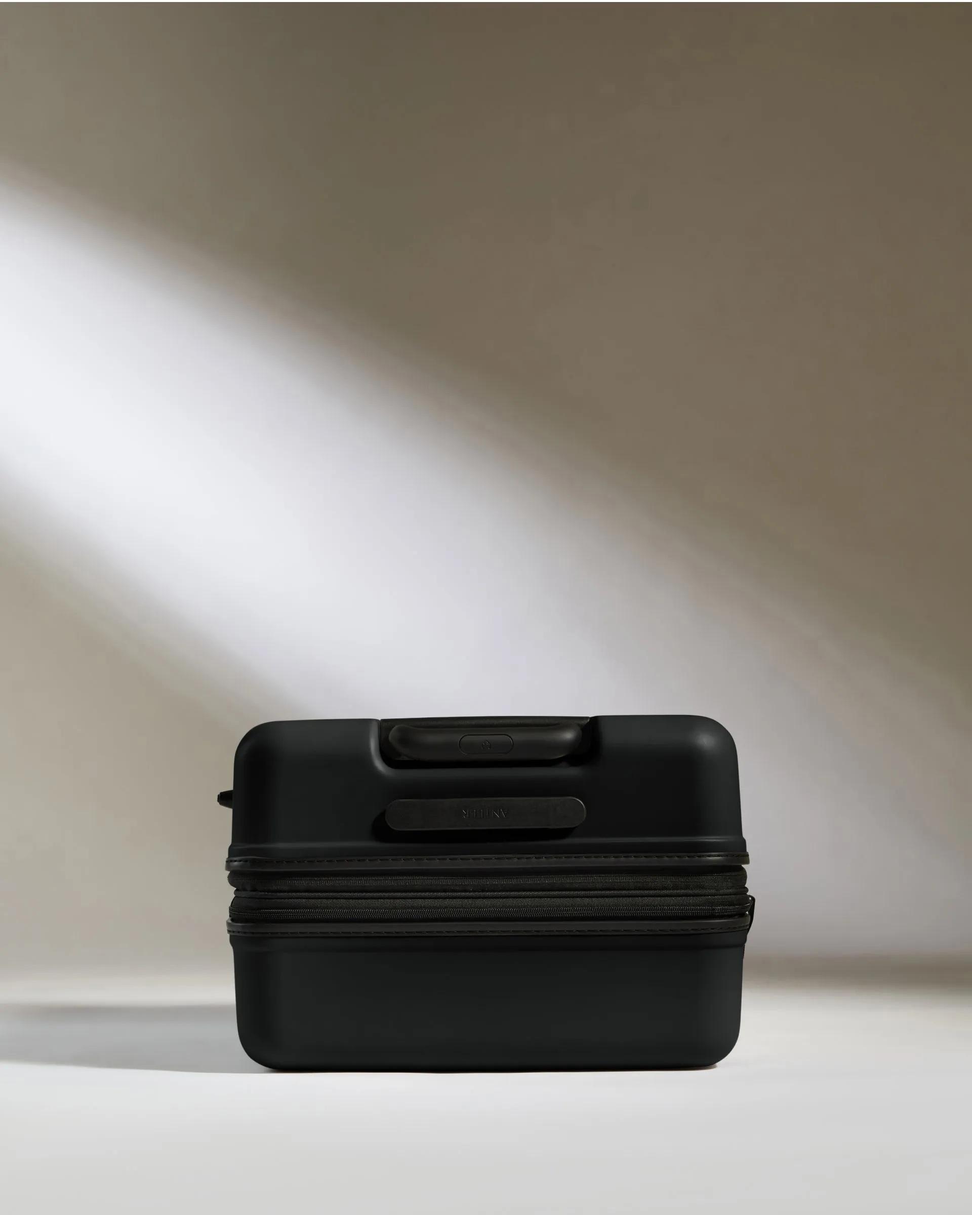 Medium Suitcase in Black - Icon Stripe