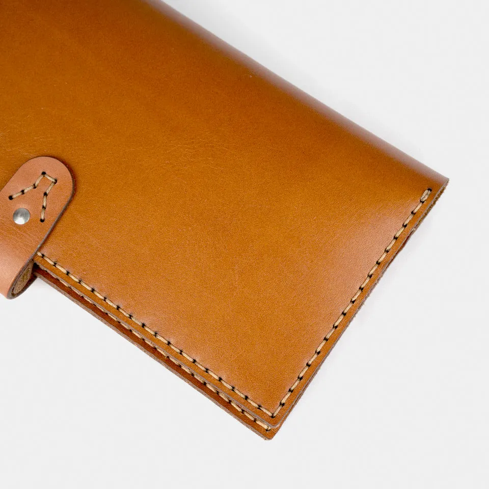 PASSPORT SLEEVE - COGNAC