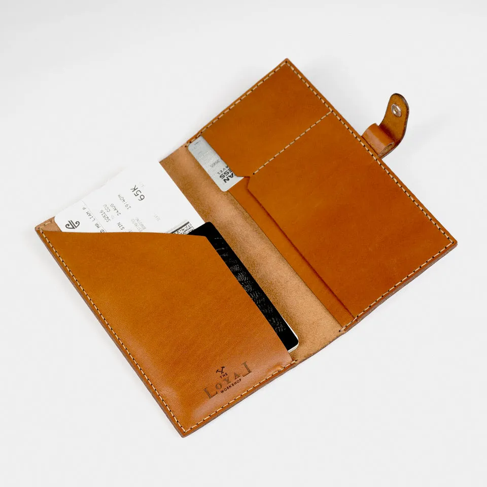 PASSPORT SLEEVE - COGNAC