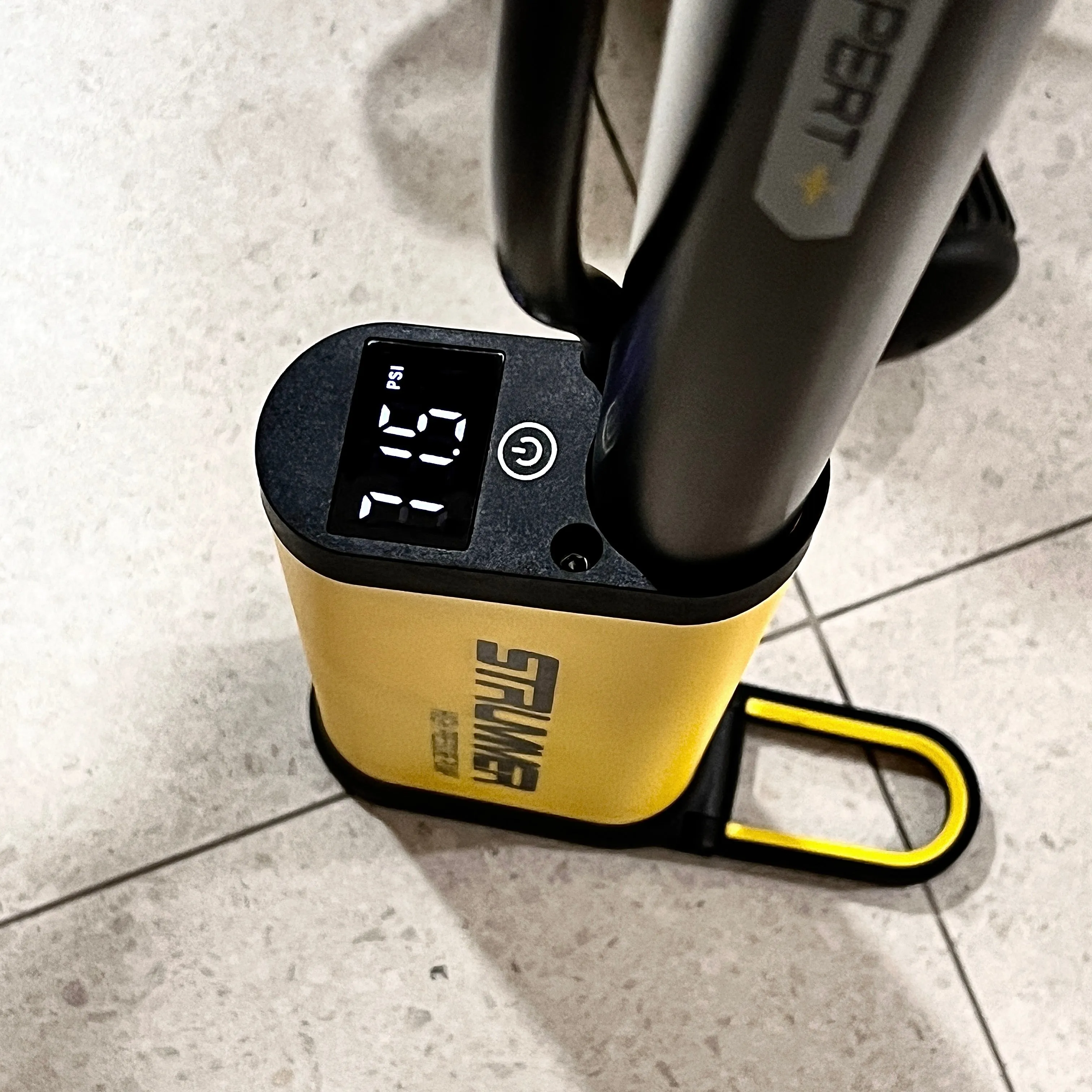 Strummer Expert  Digital Floor Pump (Expert Plus)