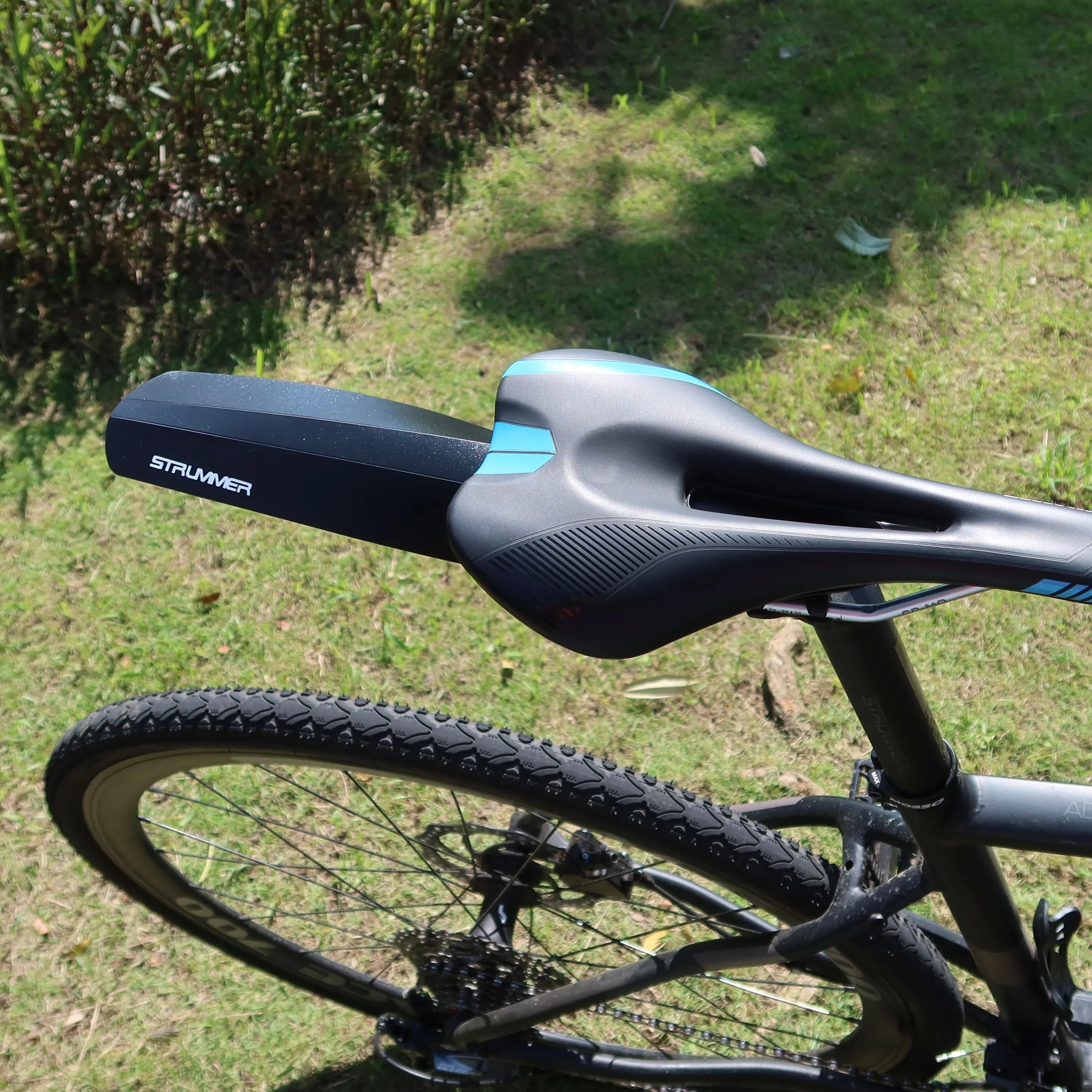 Strummer Saddle Extra Coverage Mounted Mudguard