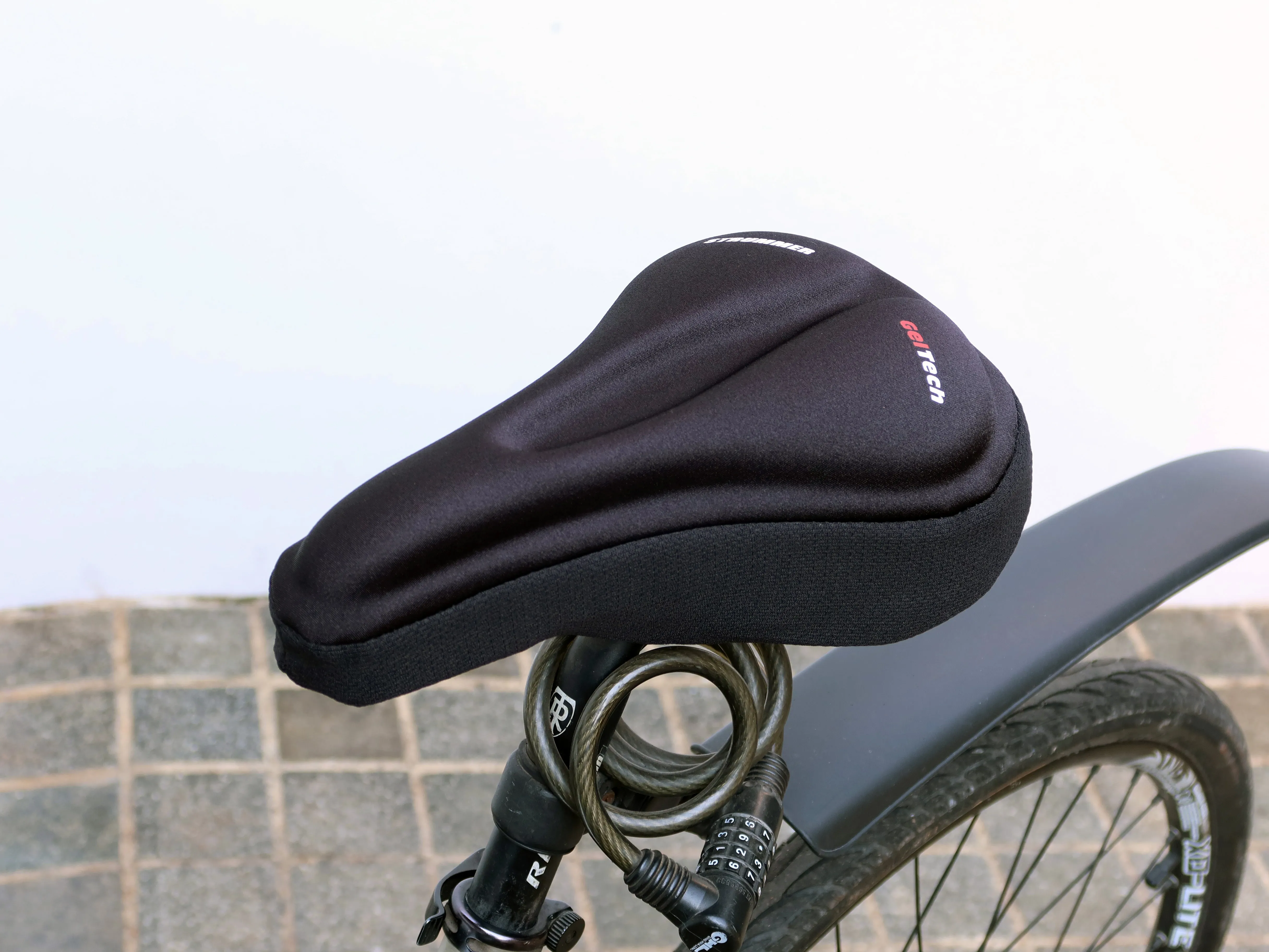 Strummer SC-032 GelTech Saddle Cover